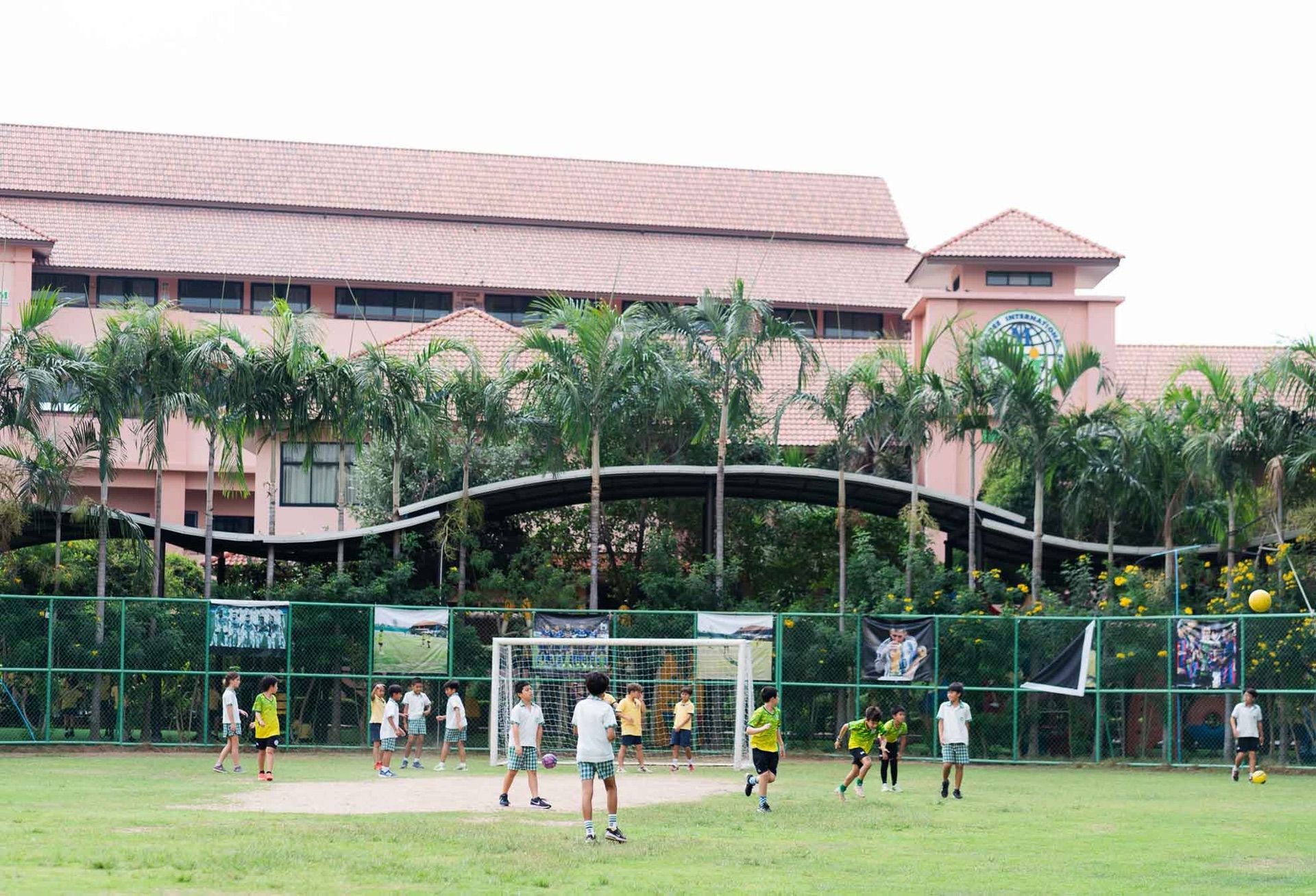 Mooltripakdee International School